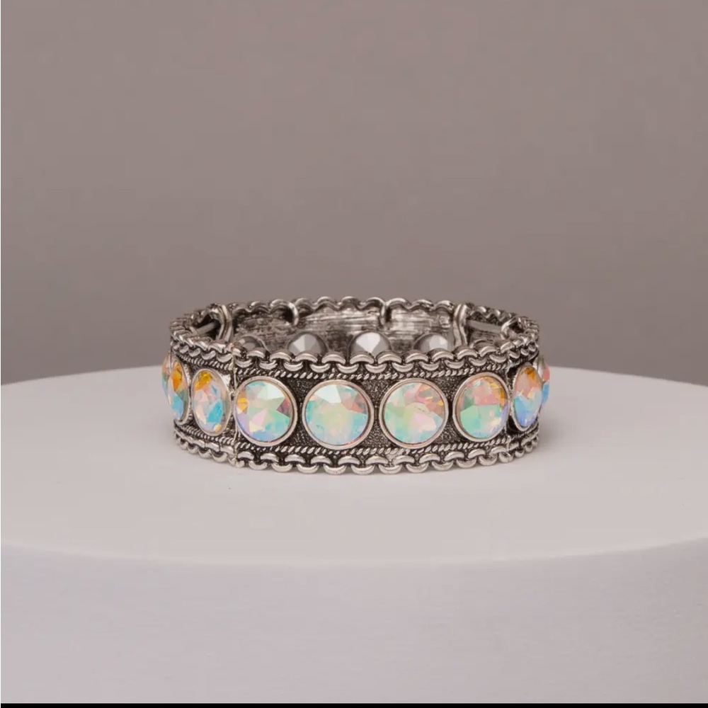 Elegant Silver Bracelet with Opalescent Stones